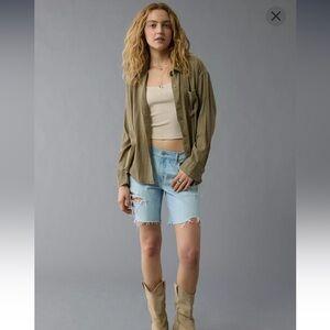 New American Eagle Outfitters olive shirt